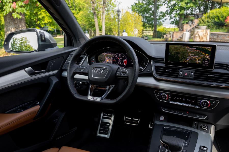 Интерьер Audi SQ5 3.0 TDI 2019 года  (WW) (фото 22 из 41)